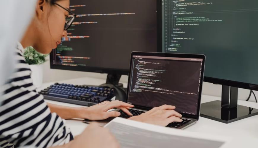 湖州小程序定制开发构建实时互动新生态：WebRTC+即时通讯双引擎驱动